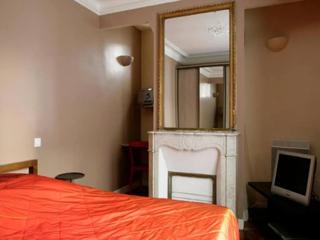 My Flat In - 8th *